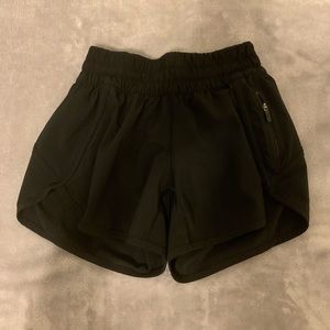 lululemon black trackers 4”